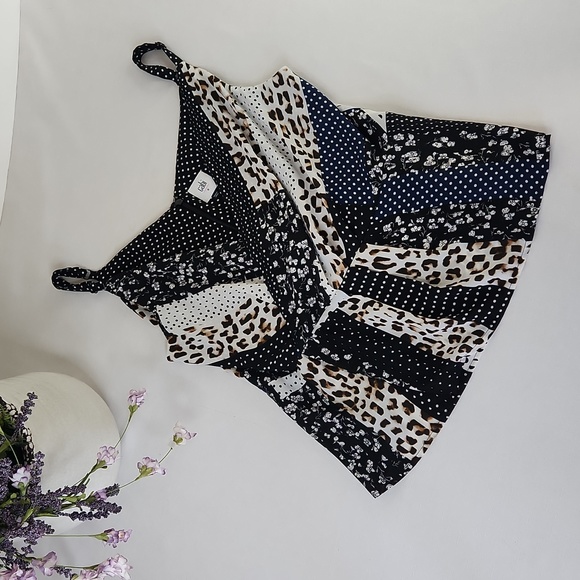 Cabi Samantha crossover camisole. Size 8 - Picture 5 of 11